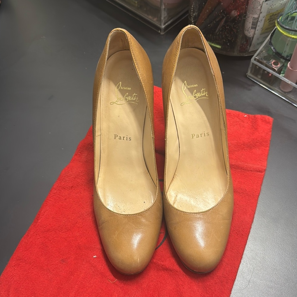 Christian louboutin fits a size 8!!!